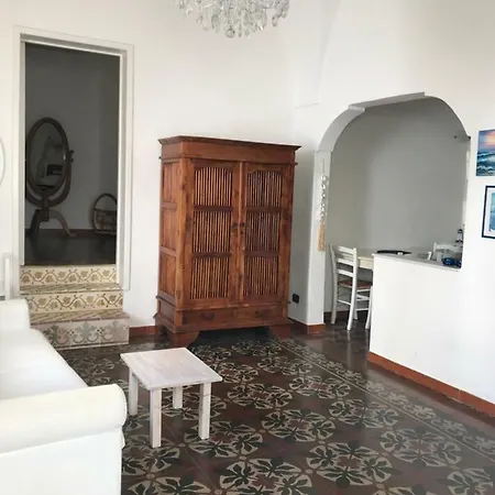 Case Di Via Patitari شقة